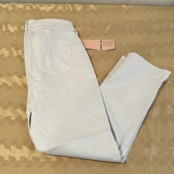 Curves 360 by NYDJ Slim Ankle Jeans. Size 8 short - Picture 4 of 13